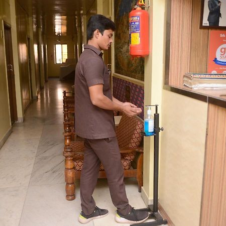 Srk Hotel Mumbai Eksteriør bilde