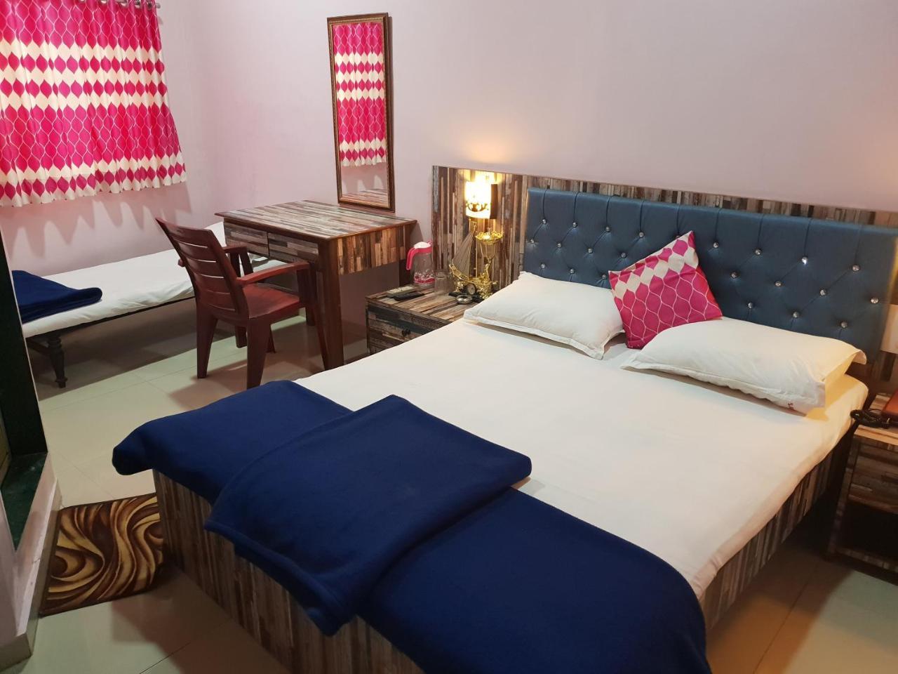 Srk Hotel Mumbai Eksteriør bilde